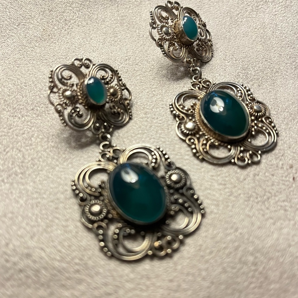 Elegant Sterling Silver filigree and green stones Dangle Earrings